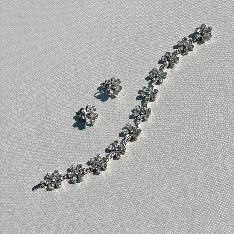 Daisy Chain Diamond Bracelet